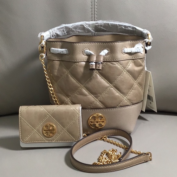 Tory Burch Handbags - 🆕 TORY BURCH Two-Fer Willa Glazed Mini Bucket & Card Holder Almond Color